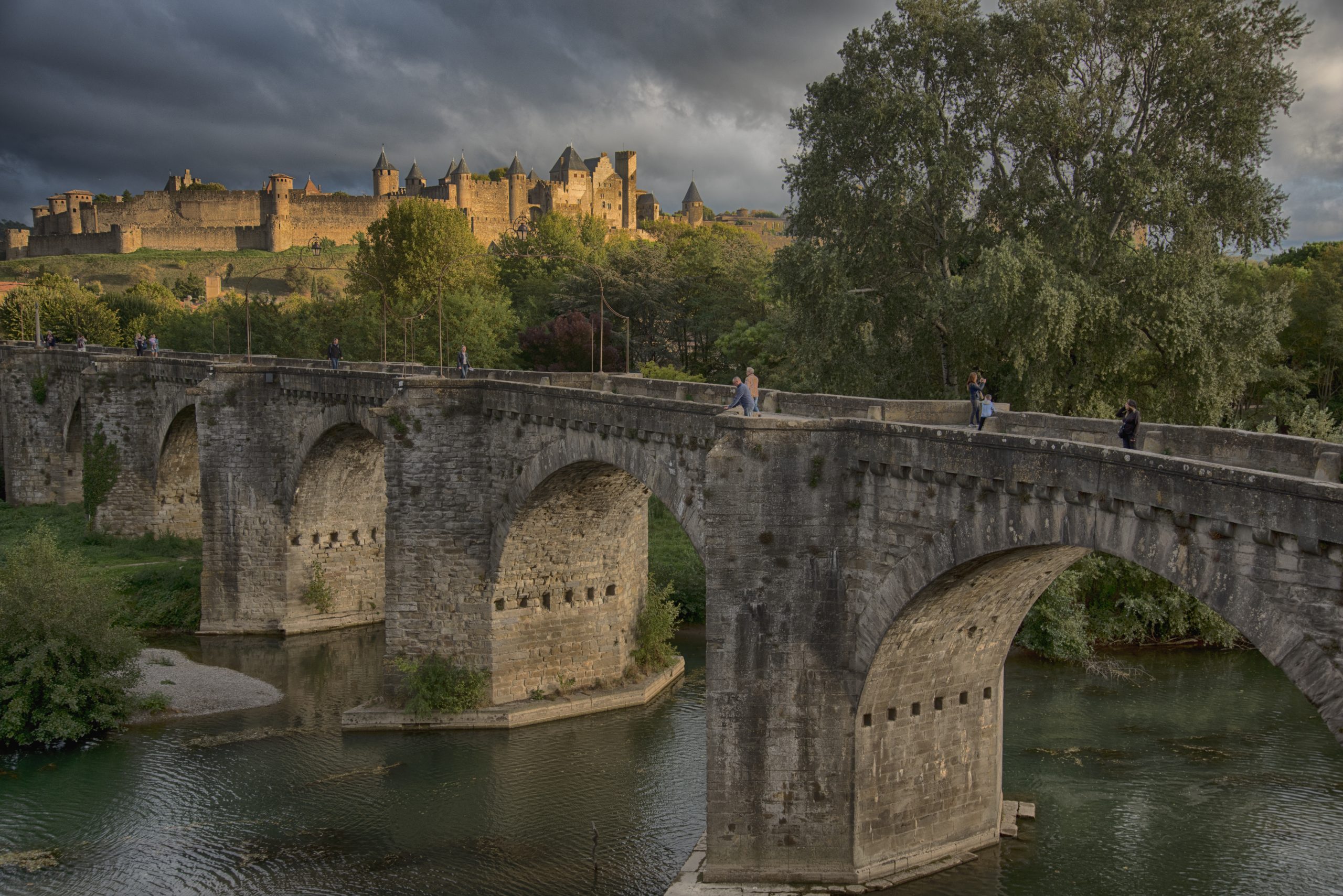 Carcassonne e il ponte sul fiume Aude prima di un temporale. ph. Vittorio Giannella©