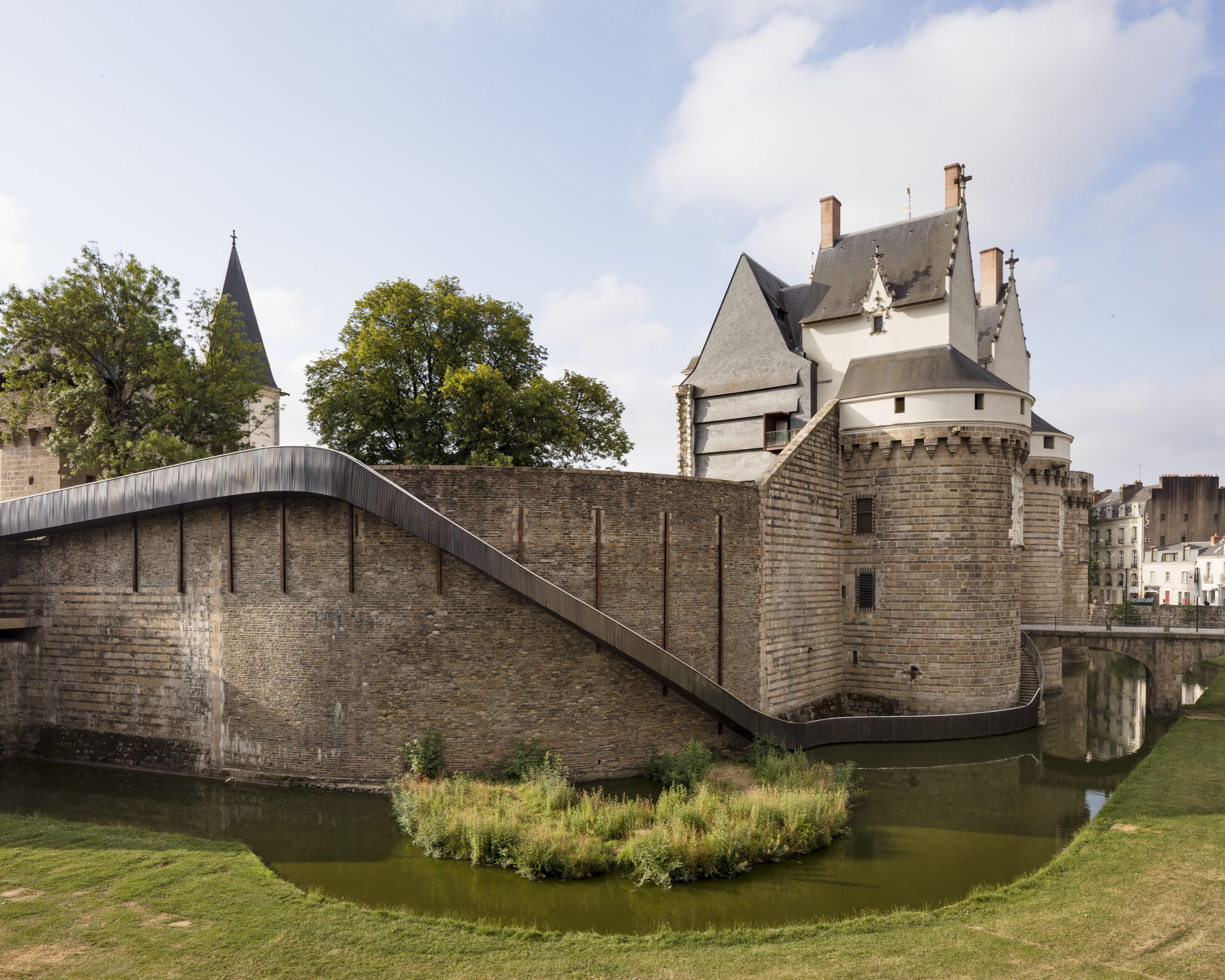 TACT-architectes-et-Tangui-Robert-Paysage-glisse-Chateau-des-ducs-de-Bretagne-Nantes-Voyage-a-Nantes-2017-©-Philippe-Piron