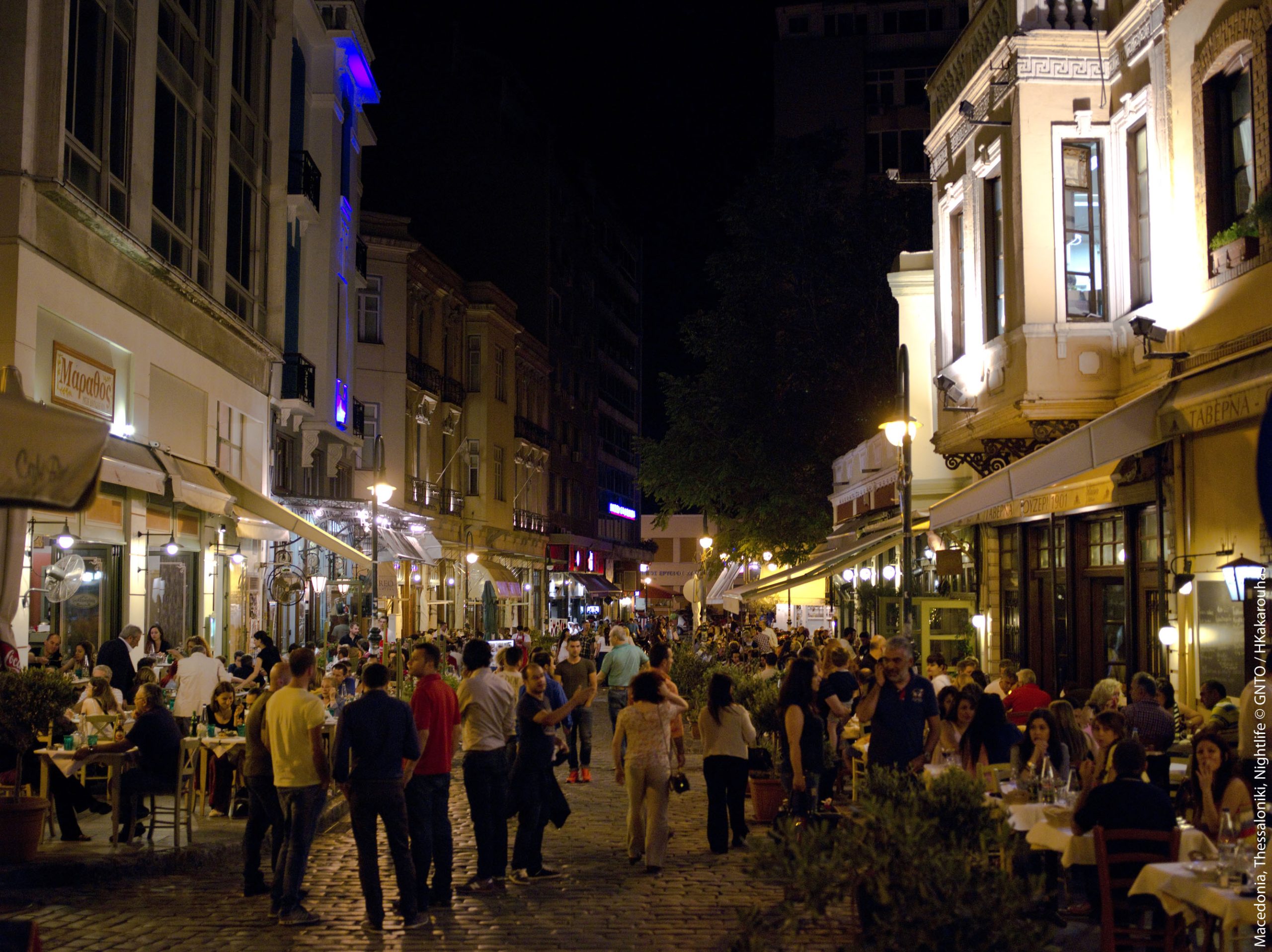 Salonicco. Ladidika di notte