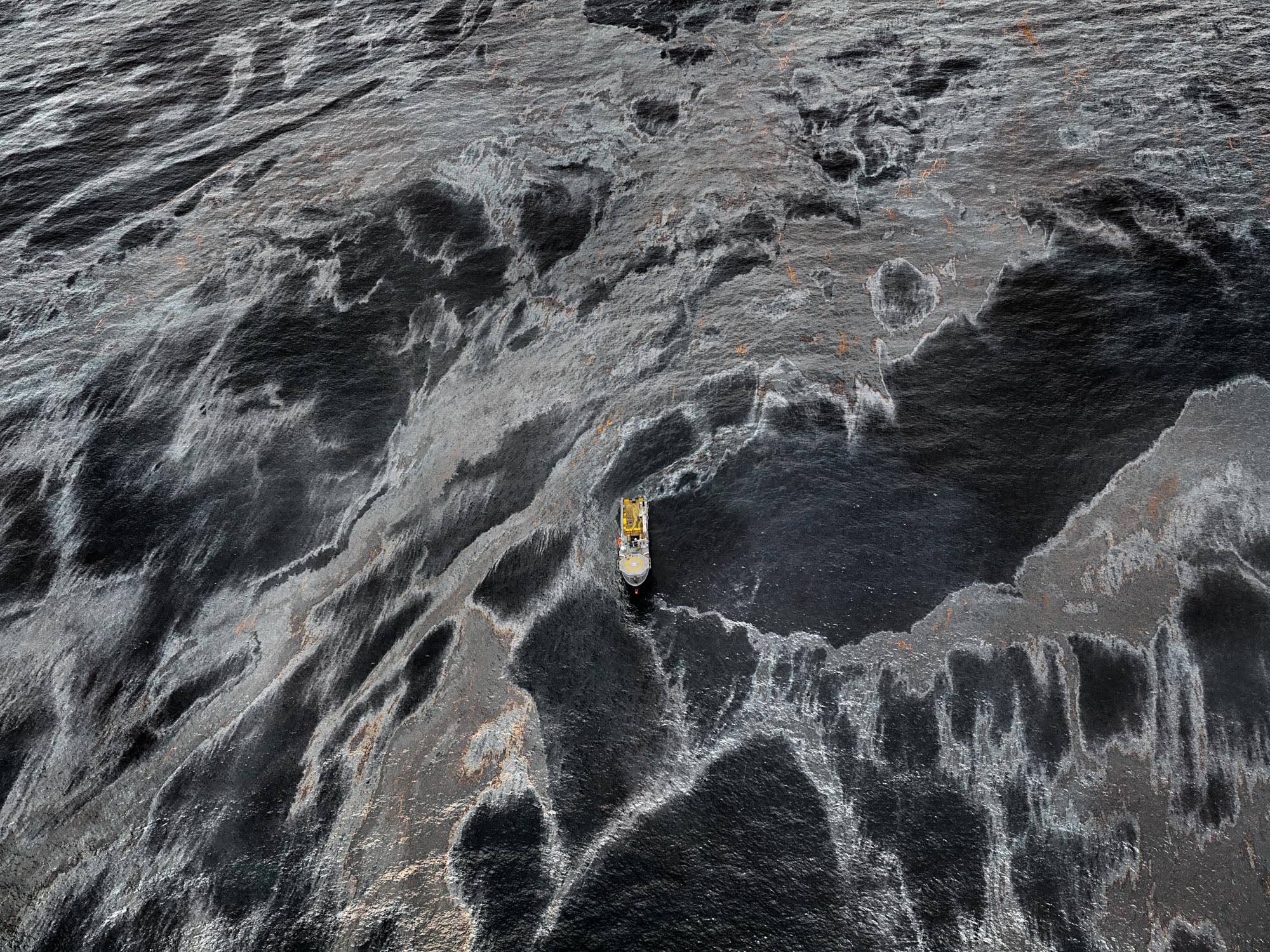 ©Edward Burtynsky. Oil Spill #1, REM Forza, Gulf of Mexico, May 11, 2010