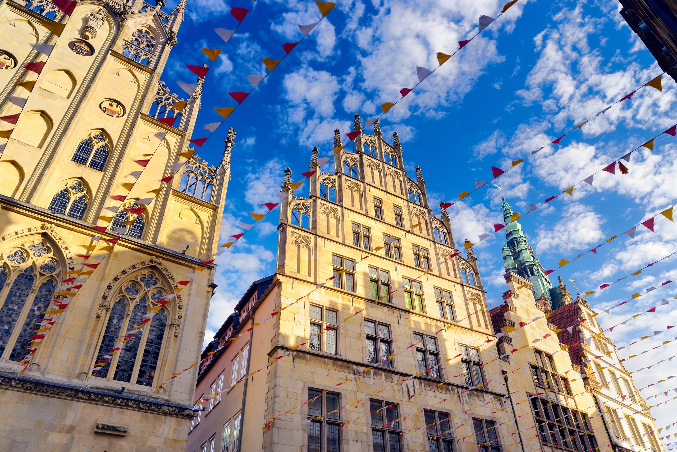 Münster, Nord Renania-Westfalia. Municipio storico e case dalla architettura tipica su Prinnzipalmarkt