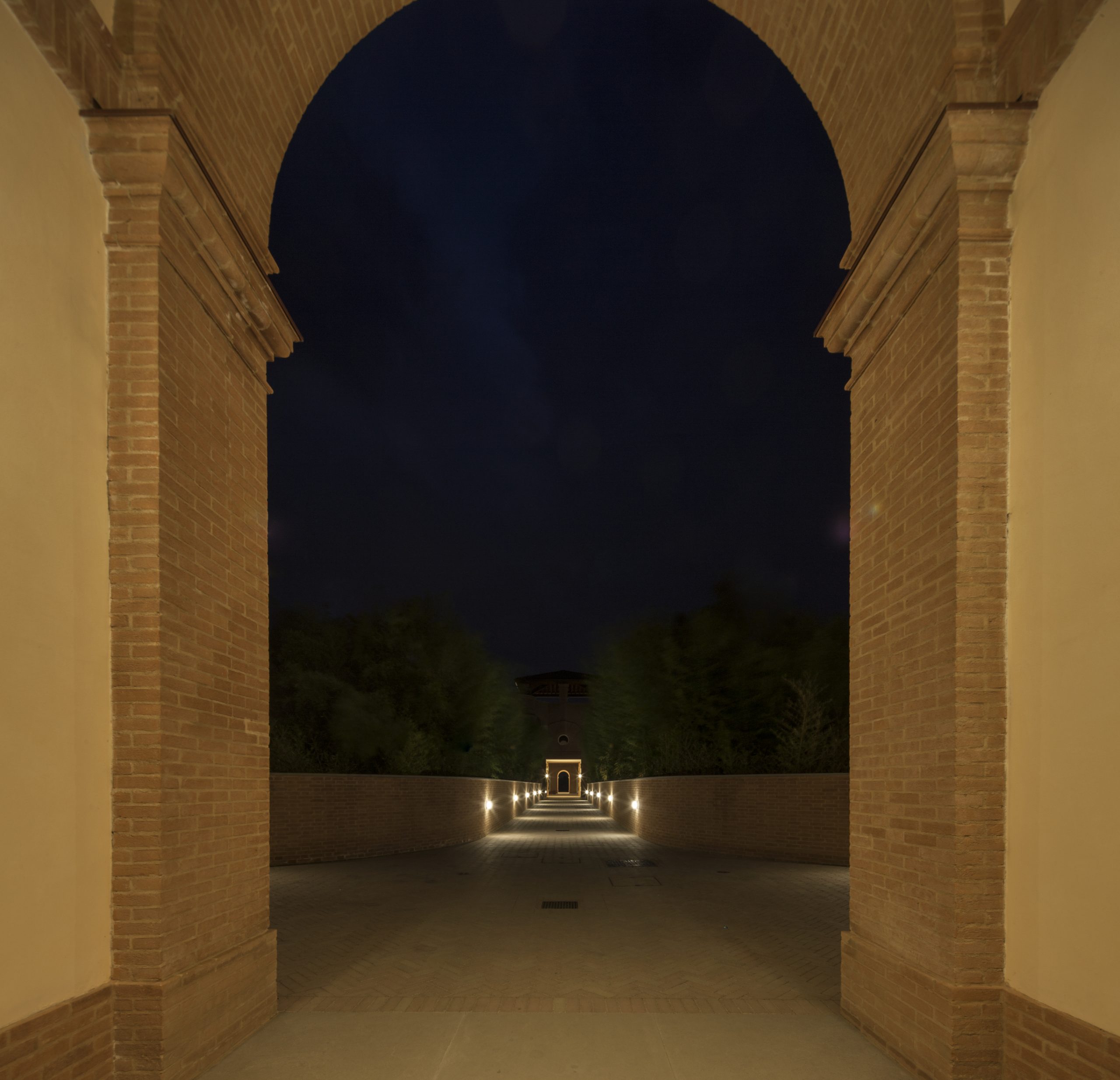 Labirinto della Masone (Fontanellato, PR). il corridoio visto di notte