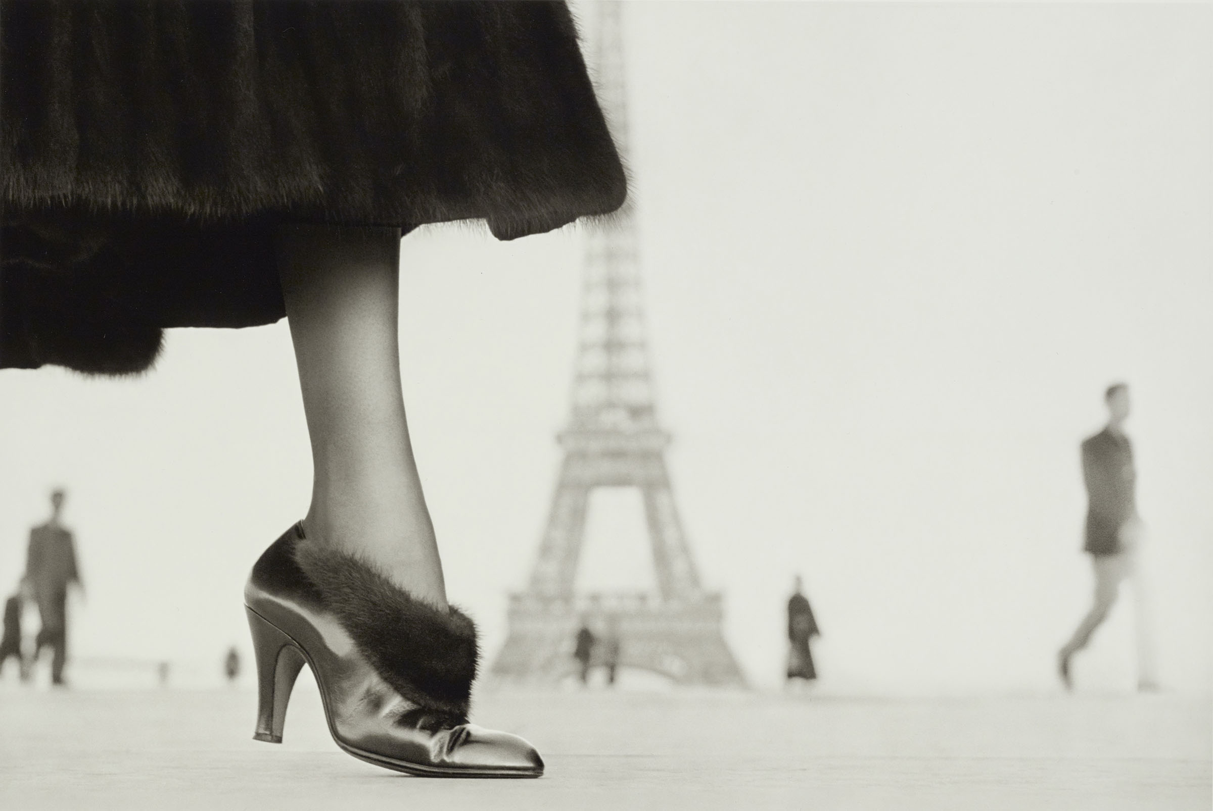 Richard Avedon, Shoe by Perugia, Plaxce du Trocadero, Paris, August 1948. © The Richard Avedon Foundation