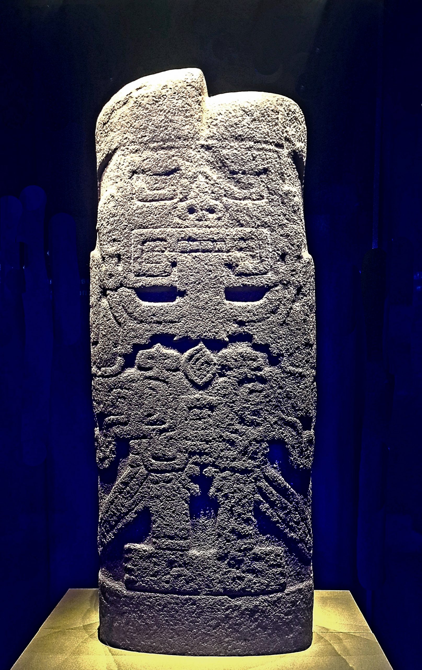 Dea con vagina dentata Stele in pietra Cultura Chavin (1250 a. C. – 100 d.C.) Pacopampa, Altipiani settentrionali. Museo Larco, Lima, Perù. Ph F.Klausner©