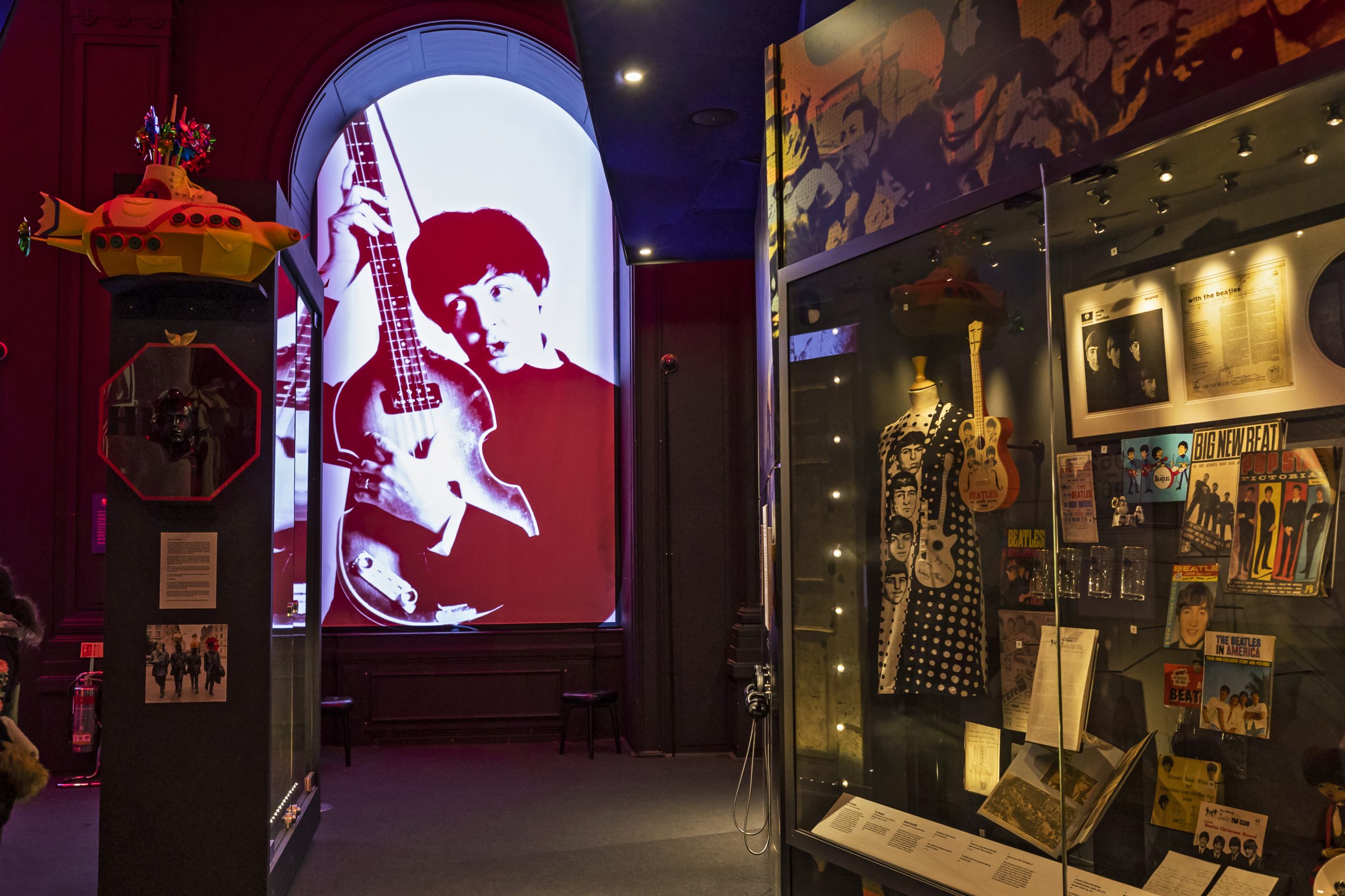 Le sale della British Music Experience. Un museo in parte interattivo dedicato alla storia della musica britannica