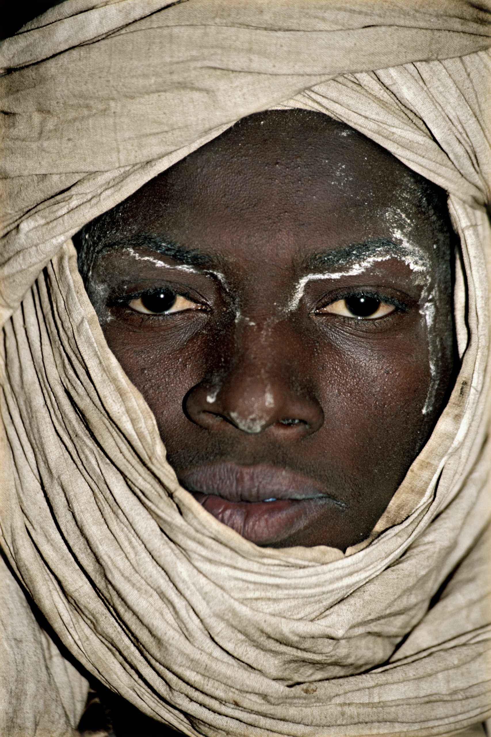 Sahara - Mali – Primo piano di un cavatore di sale che lavora nelle miniere di sale di Taoudenni 800 km a nord di Timbuktu. ©Bruno Zanzottera