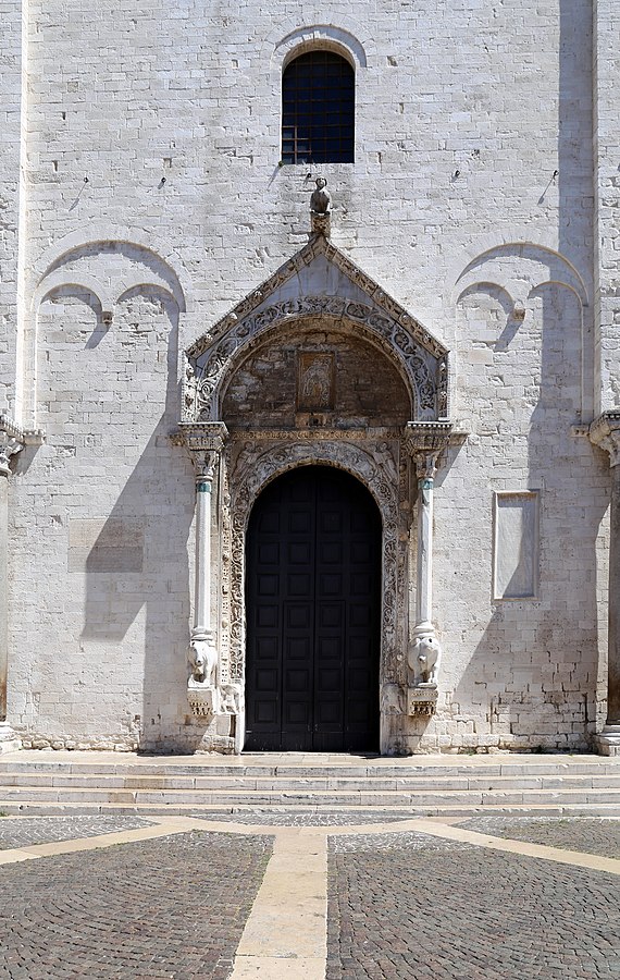 Basilica di San Nicola di Bari. Portale centrale