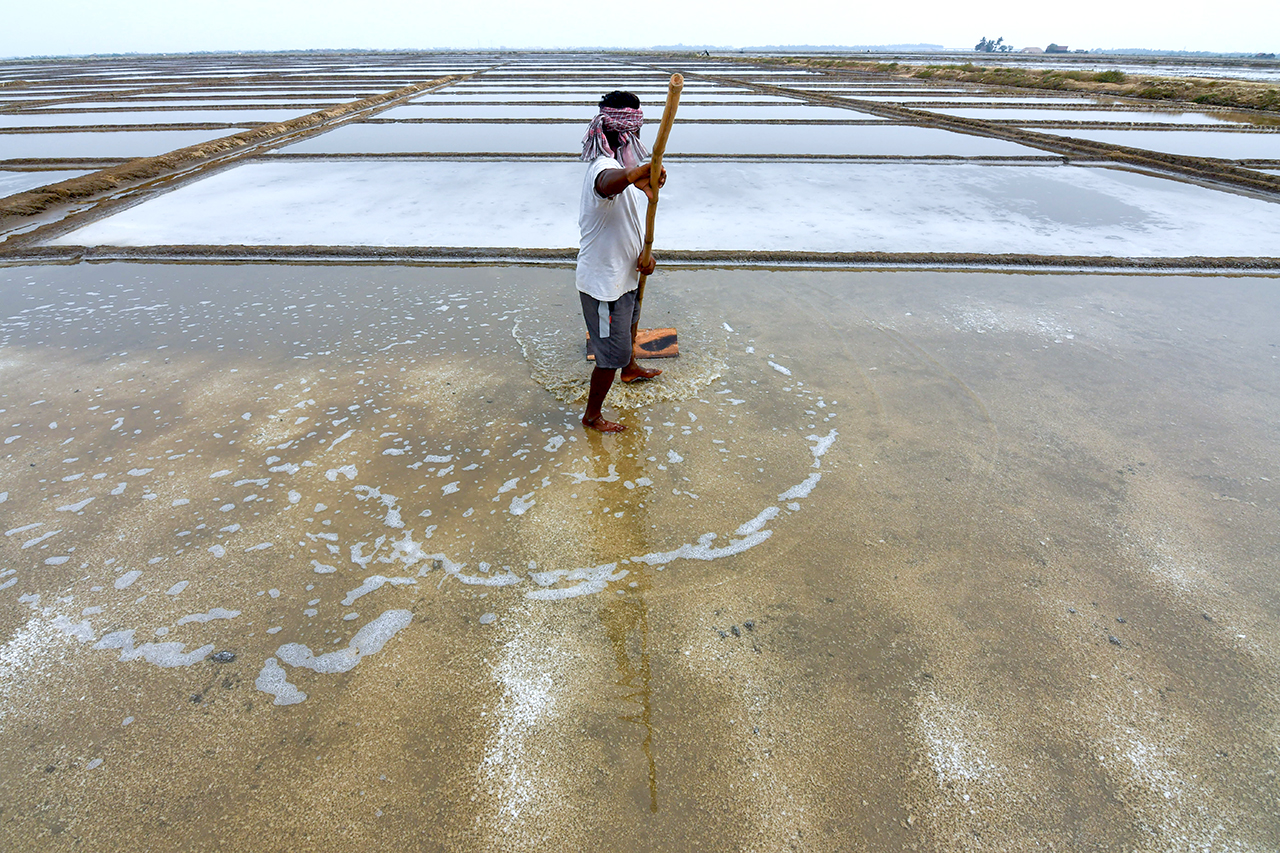 Salt workers. Bangladesh. ©Soumayan Biswas