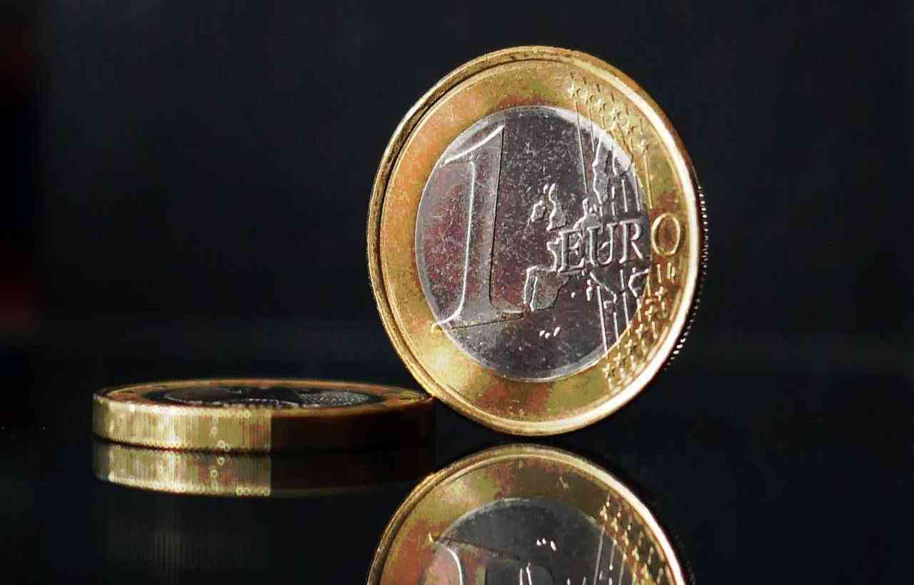 Hai la moneta da 1 euro con la croce? Ecco quanto vale, pazzesco