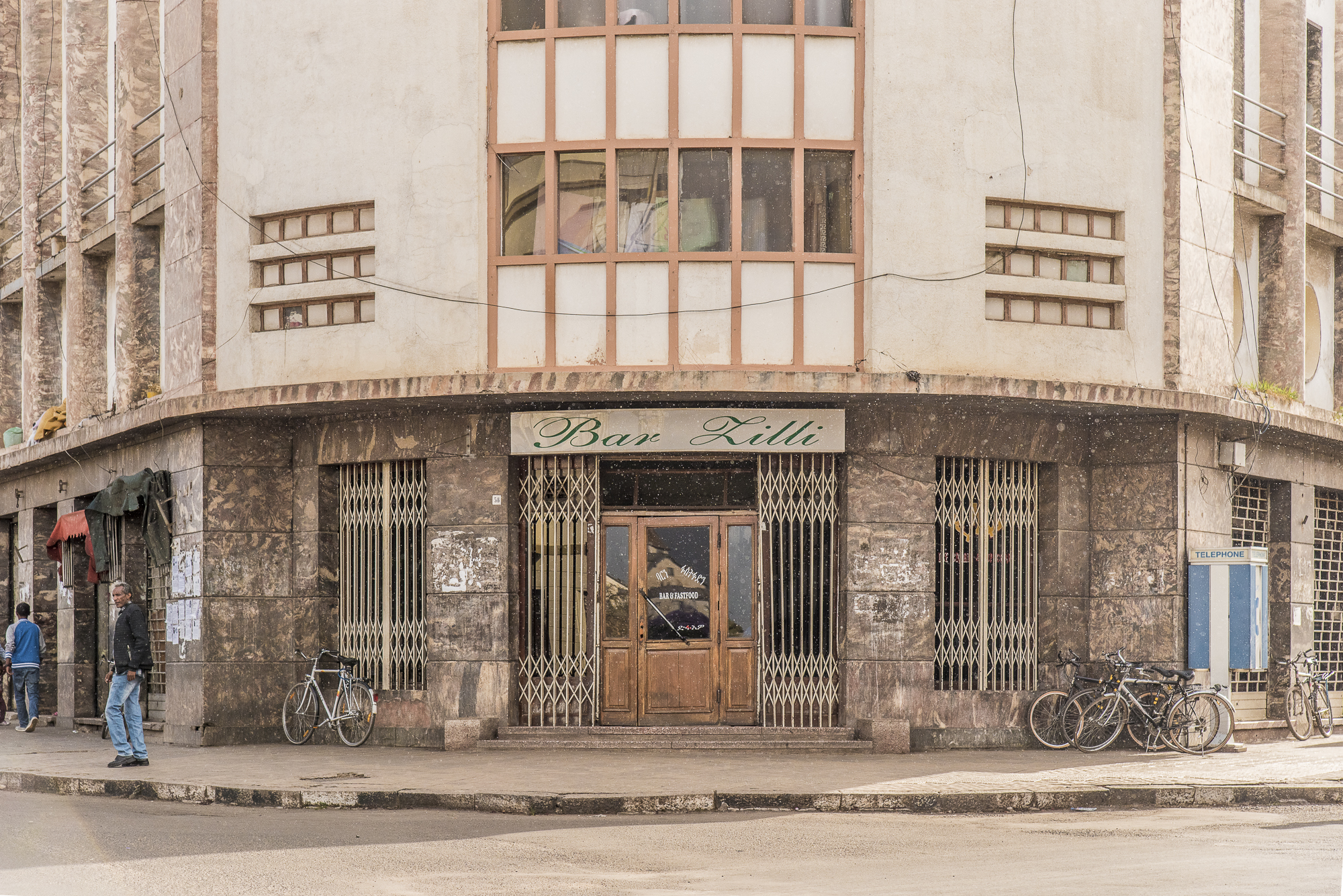 LO STRANO CASO DI REIRATE. Un altro punto di ritrovo storico di Asmara: il Bar Zilli. ©Cristiano Zingale