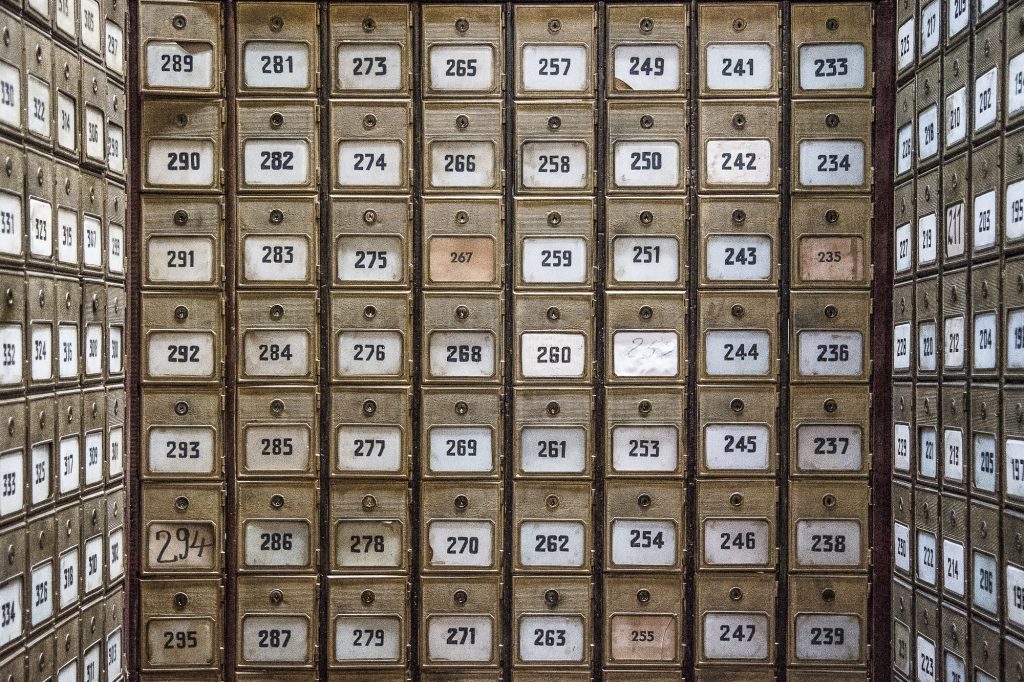 LO STRANO CASO DI REIRATE. Vecchie caselle postali all'interno dell'ufficio postale di Asmara. ©Cristiano Zingale