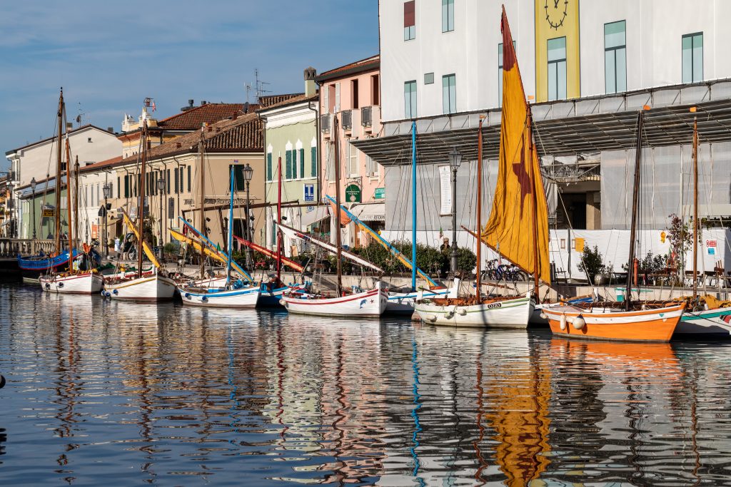 Cesenatico, Emilia Romagna - Settembre 2019: il porto canale progettato da Leonardo da Vinci e la vecchia città di Cesenatico sulla costa adriatica. ©AdobeStock/wjarek