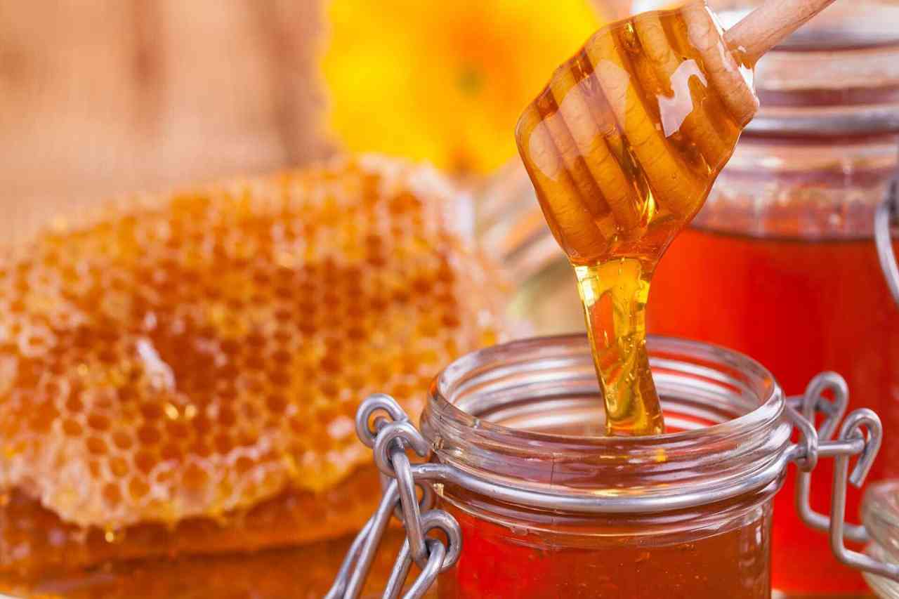Mangiare un cucchiaio di miele al giorno: ecco cosa accade al nostro corpo