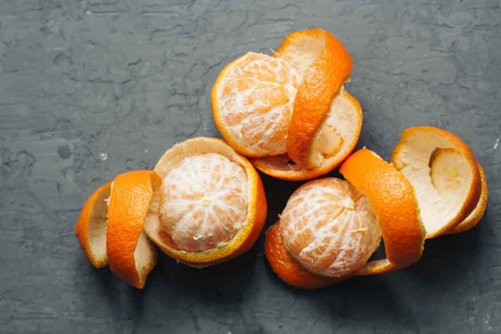 Come usare le bucce d'arancia per la pulizia di casa: ecco il trucco