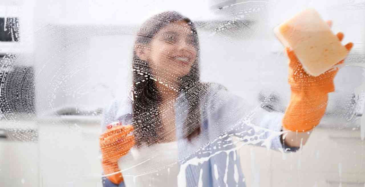 come pulire i vetri della doccia